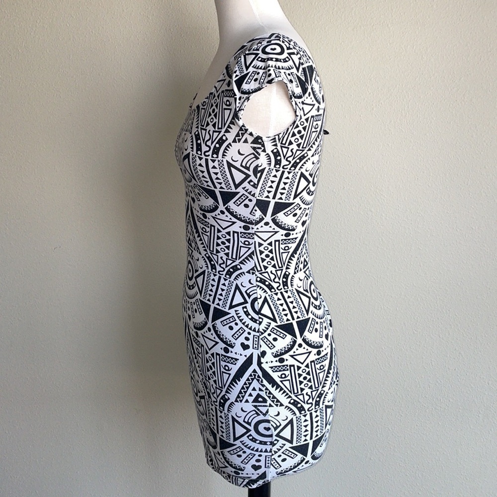 037: H&M DIVIDED geometric pattern jersey knit bodycon mini dress in women’s 4 - Picture 4 of 9